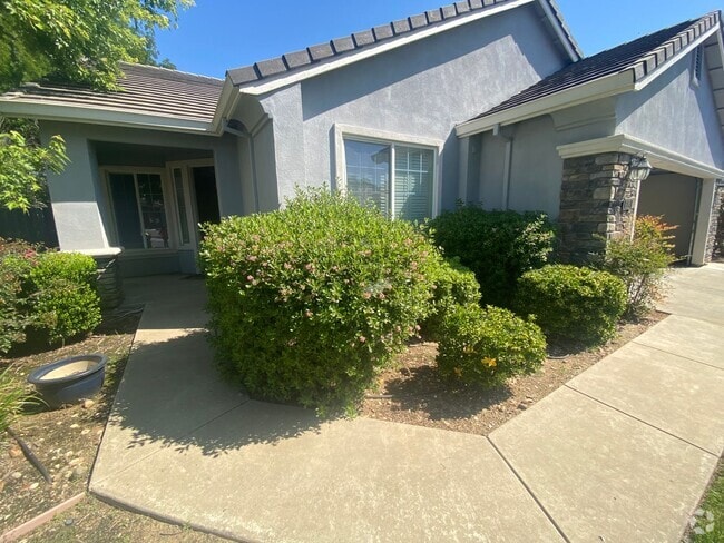 Building Photo - GORGEOUS & MODERN 3 bedroom, 2 bath house ...