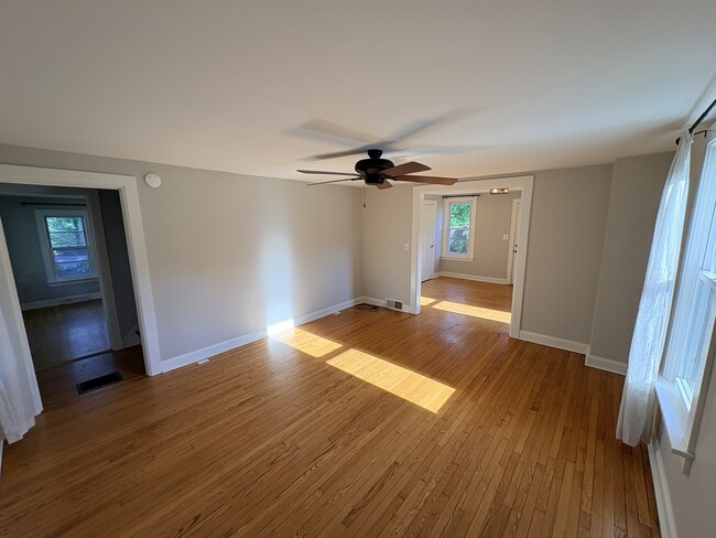 Photo - 634 E 5th Ave