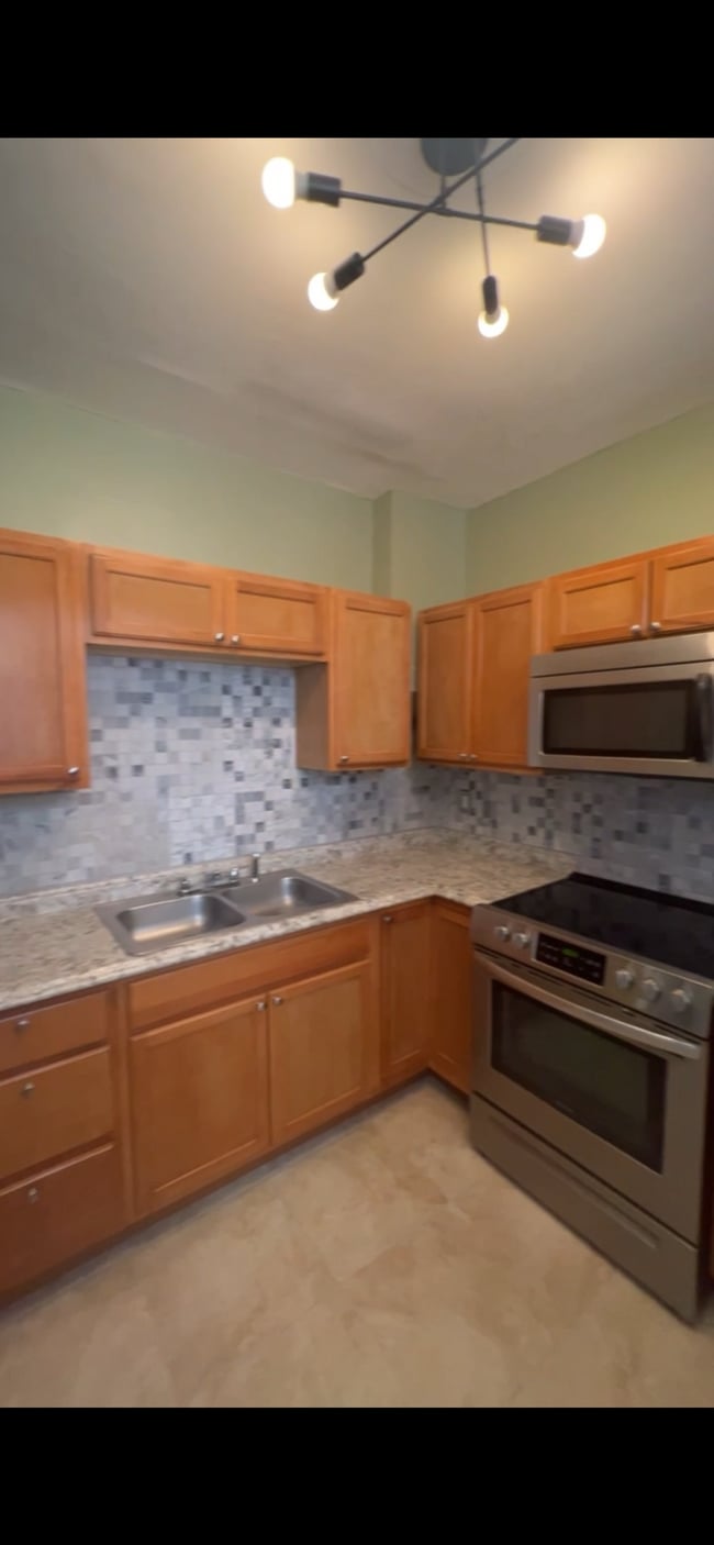 Building Photo - 1227 Derry St Rental