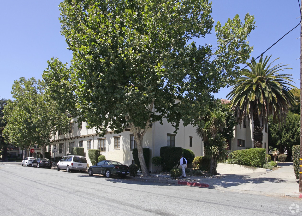 Photo - Mission Court Apartments