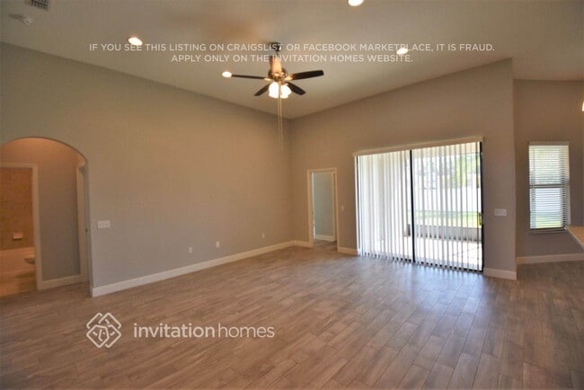 Photo - 2861 Whitney St