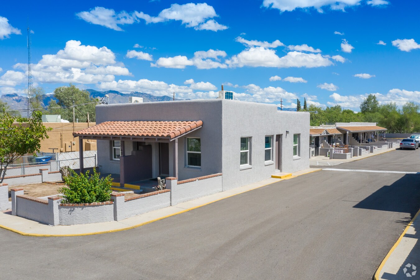 Photo - 2736-2742 N Stone Ave