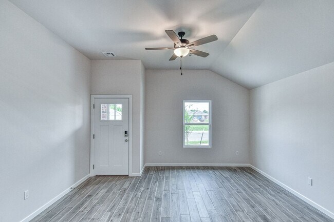 Photo - Brand New Construction in Varenna Landing!