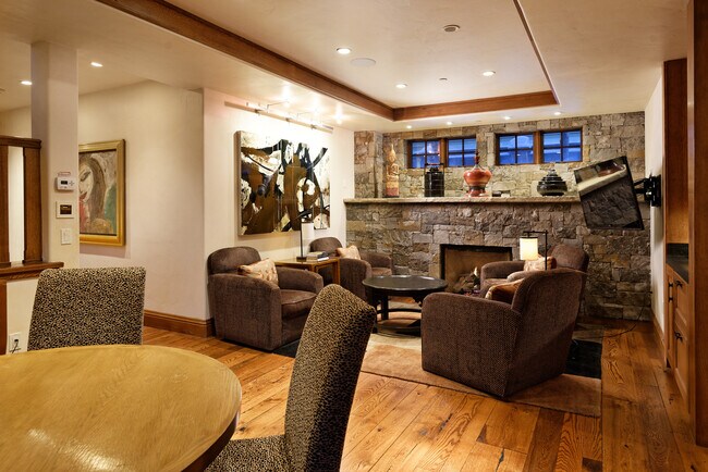 Photo - 330 W Bleeker St