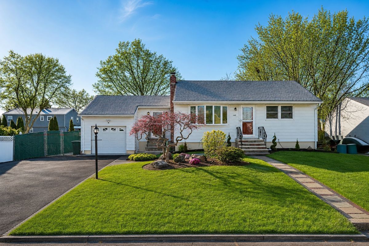 Photo - 145 Somerset Ave