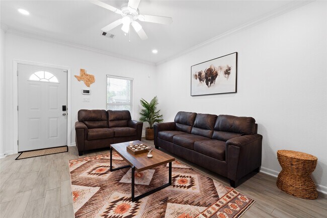 Photo - 7980 Ethel St