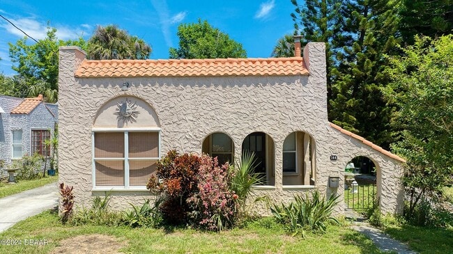 Building Photo - 2 Bed 1 Bath Home | Pet Friendly | Washer ...
