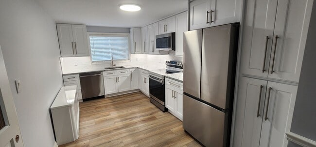 Building Photo - 241 Center Ave Unit 241