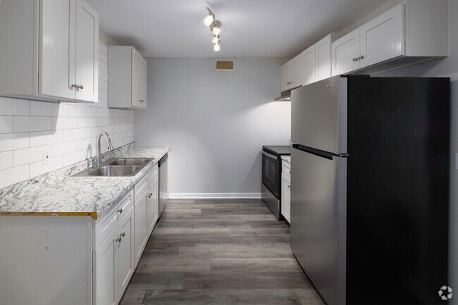 2BR, 1BA - 800SF - Kitchen