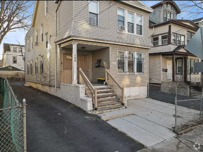 Building Photo - 196 Shephard Ave Unit 2 Rental