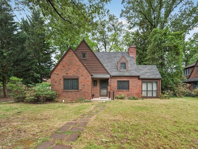 Building Photo - A Beautiful Tudor House in University Park