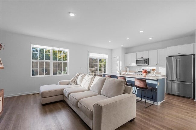 Photo - 271 Charlestowne Lake Dr