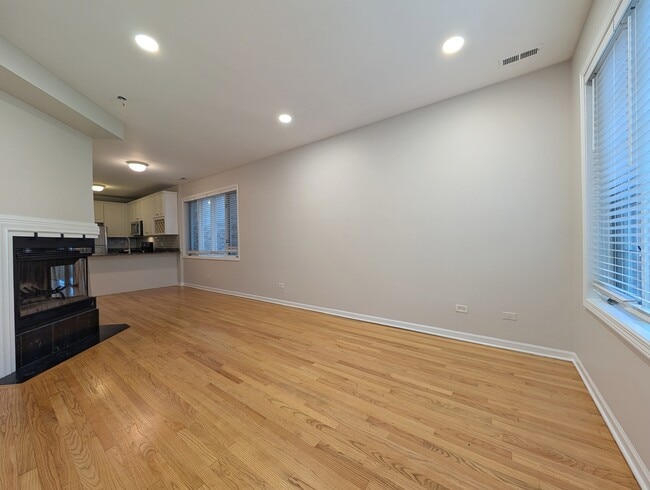 Photo - 1547 W Walton St Unit 1