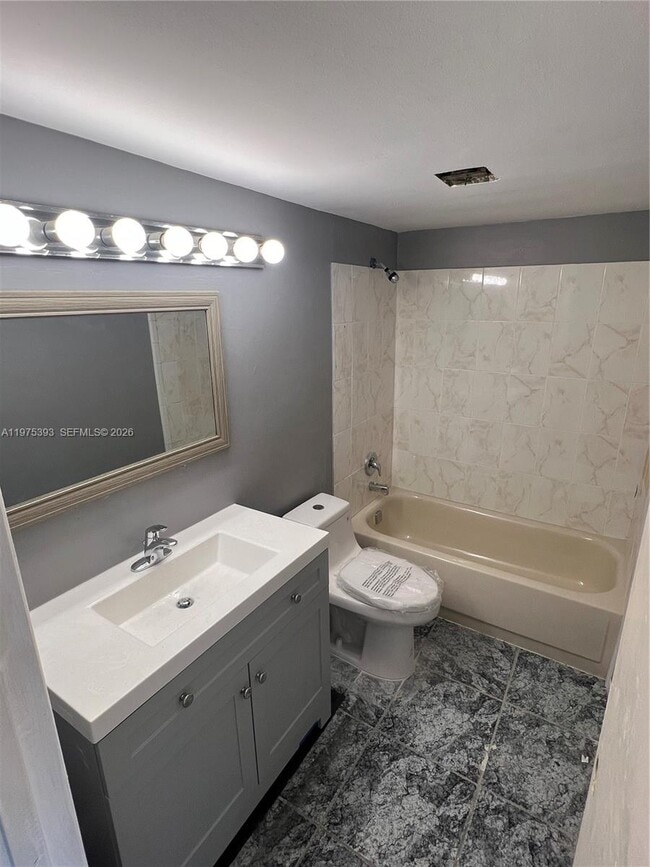 Photo - 16215 NE 18th Ct Unit 305