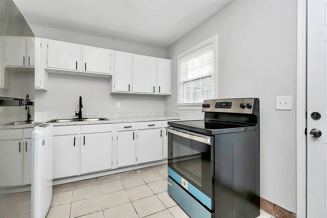 4BR,2BA - Thompson Place Apartments