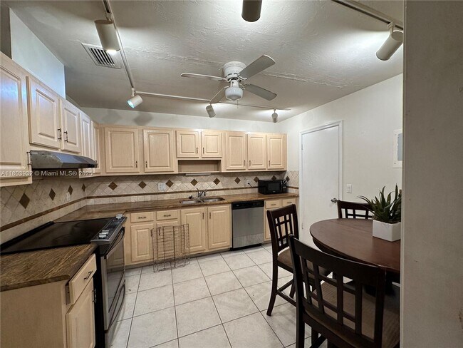 Photo - 8003 Ambach Way