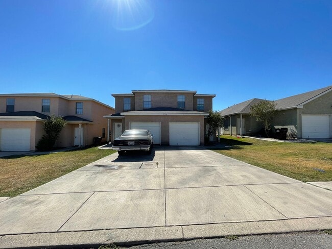 Building Photo - Townhome for rent
