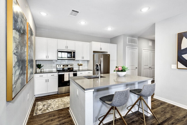Farmhaus Apartments