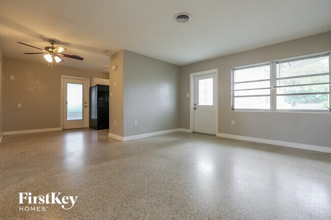 Photo - 75 Lakeview Ln