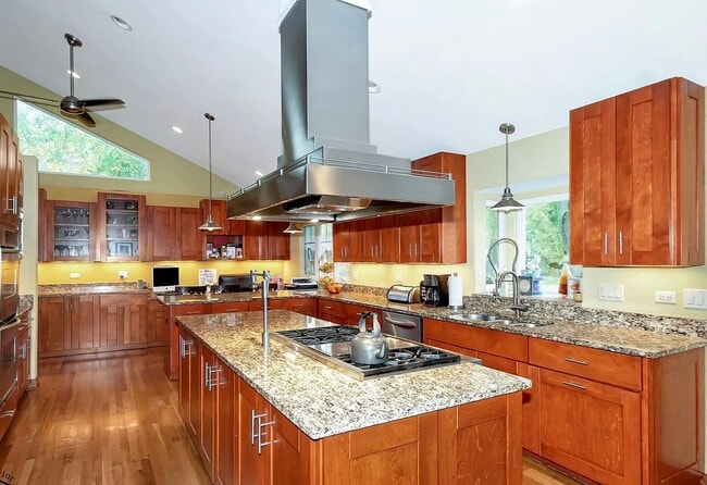Photo - 15930 Laramie Ave