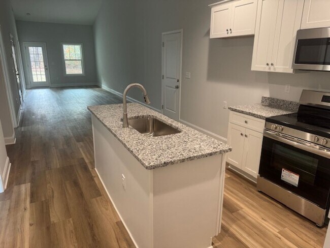 Photo - 210 Lenox Cir