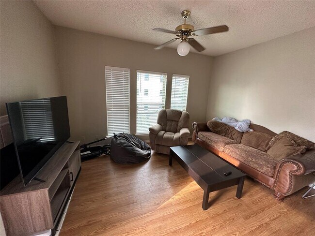 Photo - 2414 Longview St Unit 301