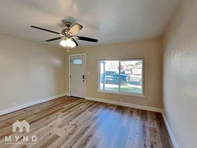 Photo - 1852 Grand Ave