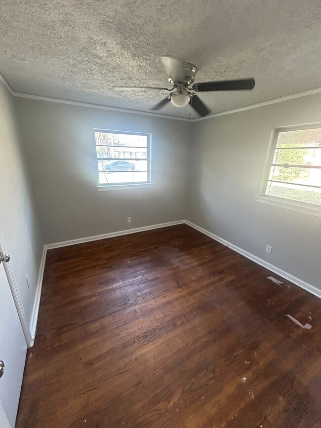 Photo - 1388 Adrian Ln