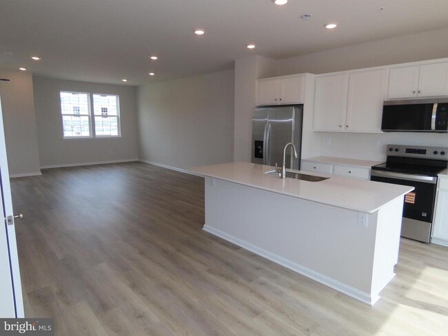 Photo - 3074 Martha Wy