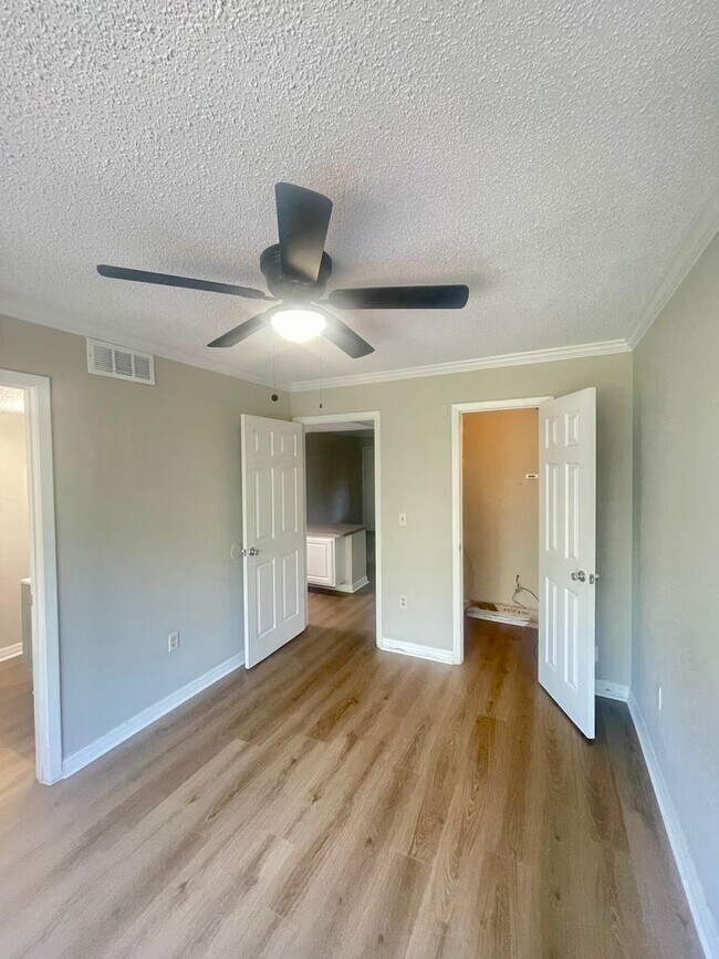 Waterside at Cranes Roost 1/1 Condo locate... Unit 320 Condo for Rent