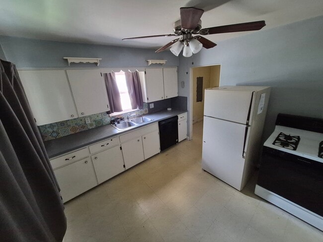 Photo - 1621 Stocker Ave