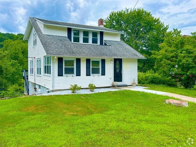 Building Photo - 121 North Rd Rental