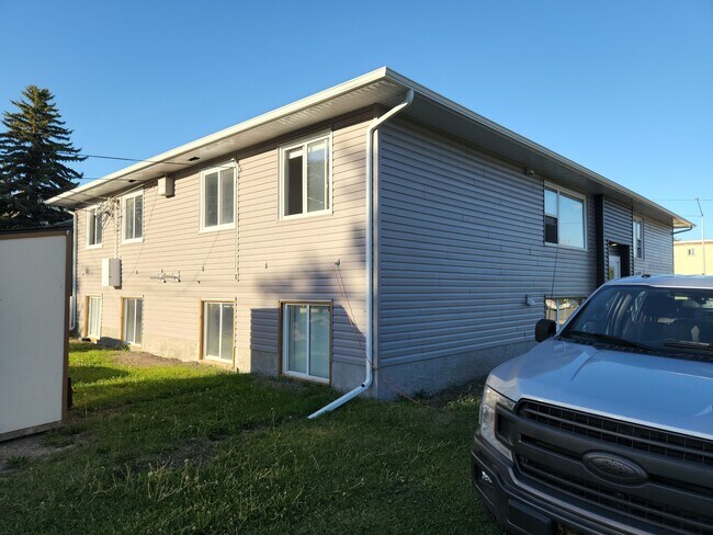 Building Photo - 10404-10496 96 Ave NW Unit 2