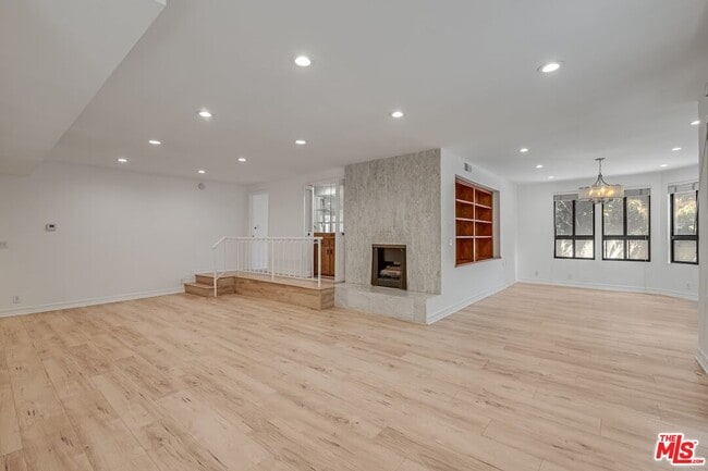Building Photo - 1277 S Beverly Glen Blvd Unit 101 Rental