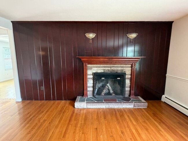 Photo - 32 Triangle St