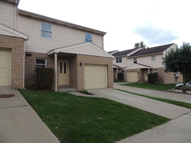 Building Photo - Braemar Townhomes Large 3 Bedroom w/ garage Unit 51