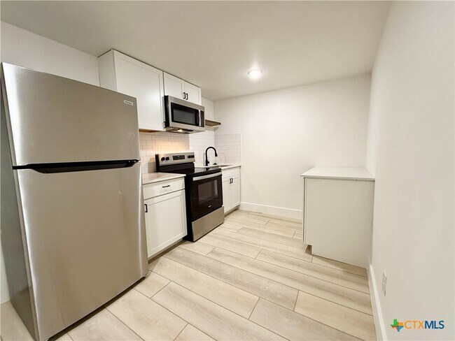 Photo - 2204 W San Antonio St Unit 2