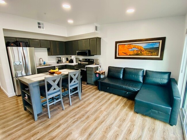 443 Kane Creek Blvd Unit B302