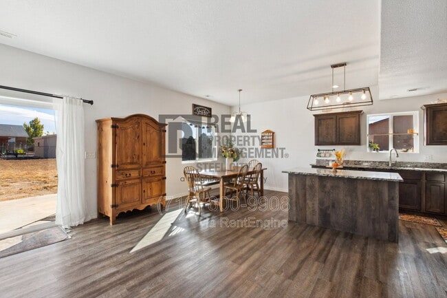 Photo - 480 W Spaulding Ave N