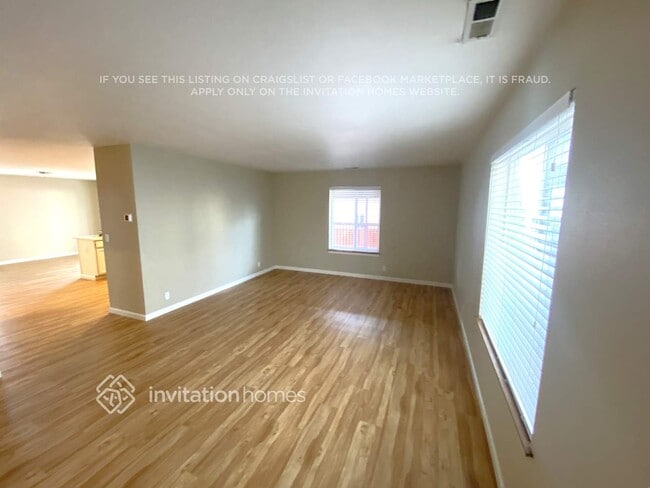 Photo - 20120 15th Ave E