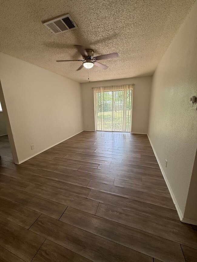Photo - 2307 Lake Louise Dr