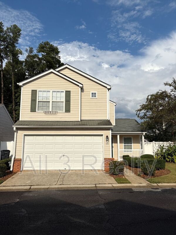 Photo - 650 Windcroft Cir NW