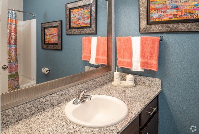 2BR - 2BA, 980SF