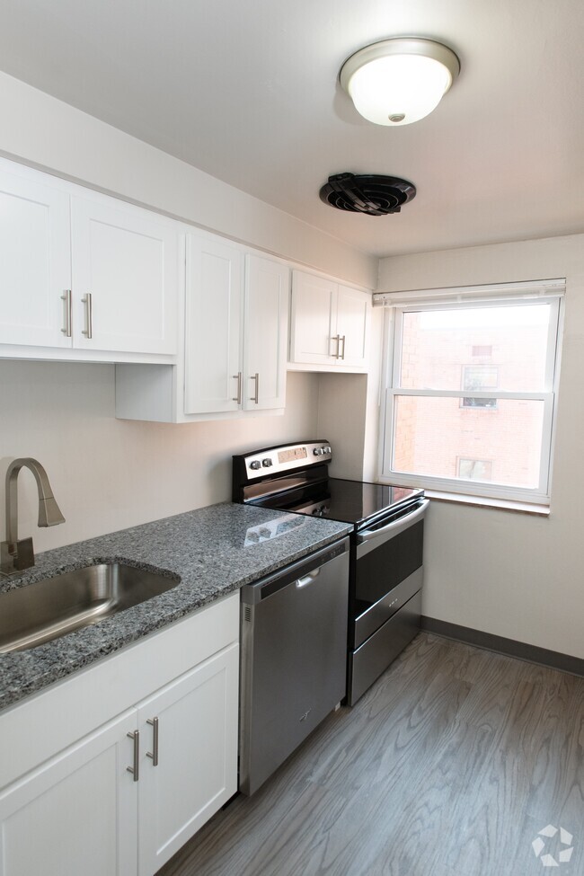 Newly Renovated Modern Kitchen - Lebanon Vue Rental