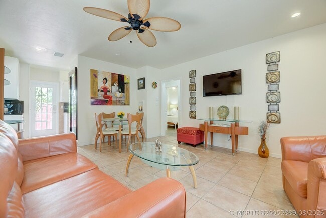 1136-1138 NE 17th Way Unit 1-2