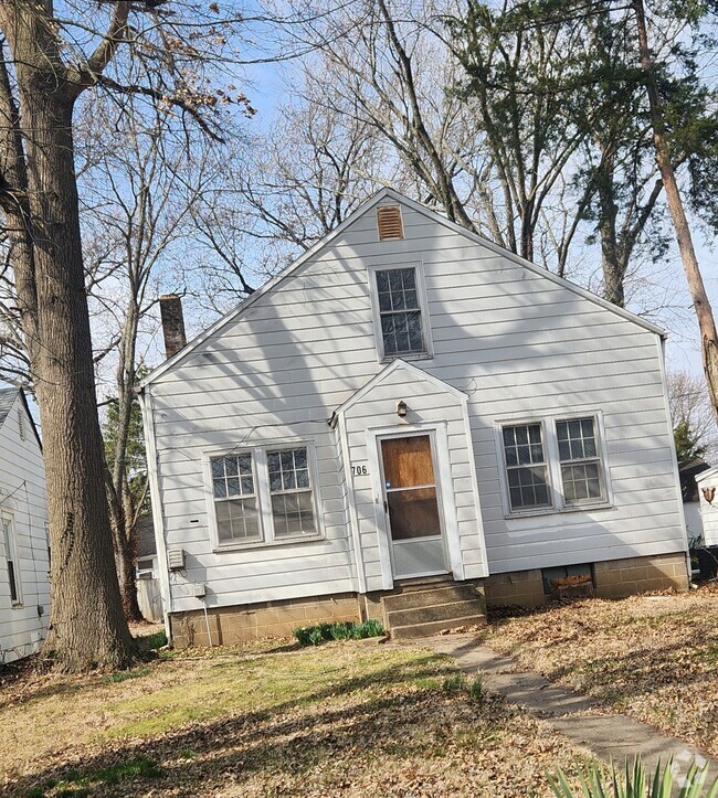 Building Photo - 706 N James St Rental