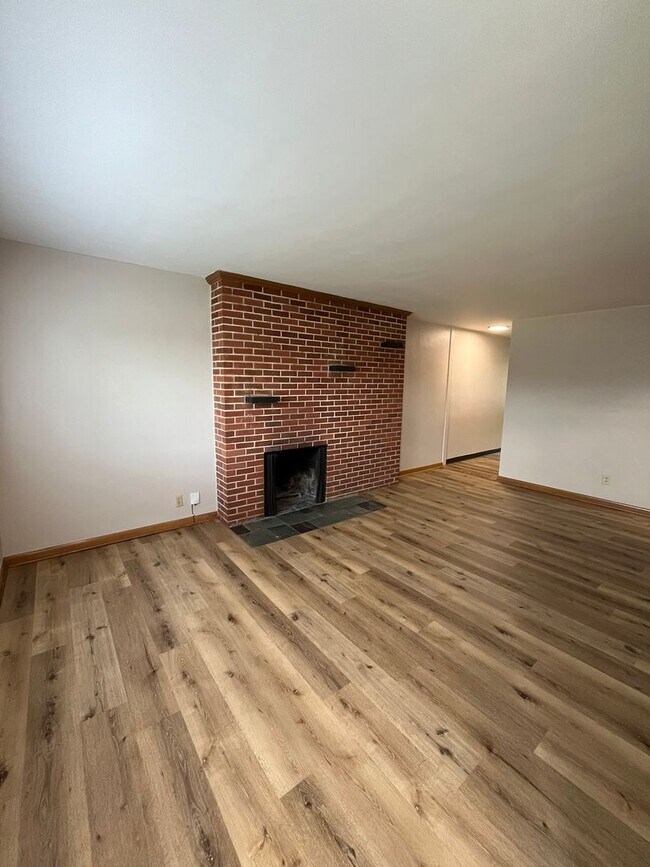 Photo - 2924-2926 Mt Holyoke Road Unit 2924 Mt Holyoke Road