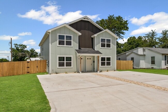 Building Photo - Brand New, Modern, and Ready for You in Waco, TX!