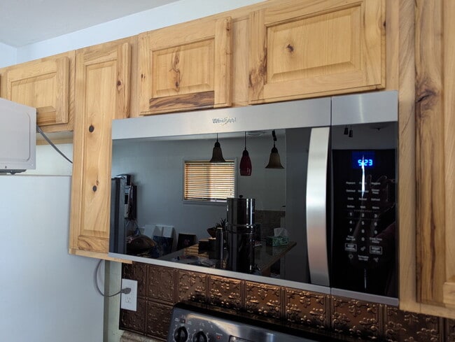 Photo - 613 E Fourth St