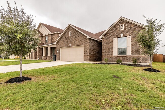 Photo - 683 Pebble Bend